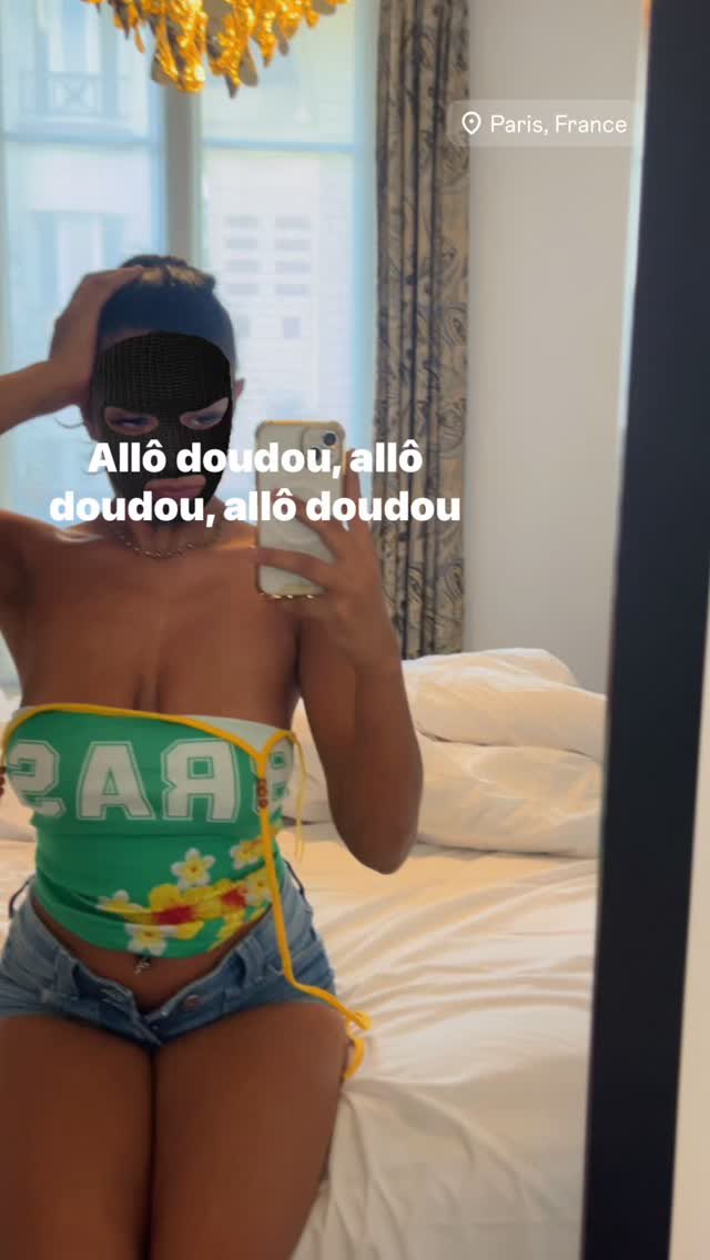 ybkteee's tweet photo. Les gros seins de Lisa 🤤 https://t.co/pNkbUBA4NP