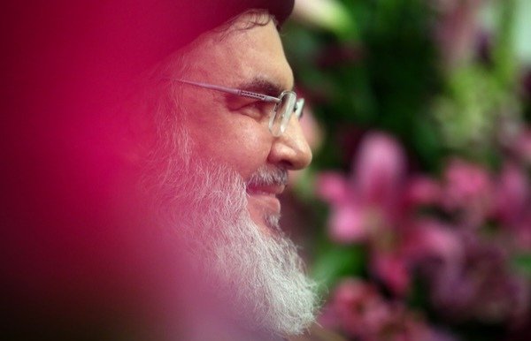 AYazdansetad's tweet photo. ای خواجه نمی‌بینی این روز قیامت را
ای خواجه نمی‌بینی این خوش قد و قامت را

دیوار و در خانه شوریده و دیوانه
من بر سر دیوارم از بهر علامت را

ماهیست که در گردش لاغر نشود هرگز
خورشید جمال او بدریده ظلامت را

مولانا https://t.co/H3AZwf3EbL