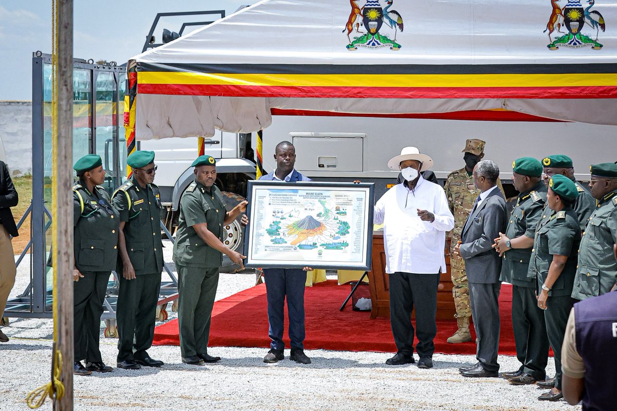 KagutaMuseveni's tweet photo. Later, at Mbale S.S. Grounds, during the celebrations to mark World Tourism Day, I encouraged our people to embrace the four sectors of wealth creation and take advantage of the opportunities in tourism.

Uganda has what Europe has and what Europe doesn’t have, including the snow-capped Rwenzori Mountains and our favourable climate. Tourism is a major global industry, worth about USD 11.6 trillion, and we must position ourselves to benefit from it.

If you love tourism, agriculture and want electricity, you must be against environmental destruction. Those who destroy wetlands are enemies of the future.

We must also extend last-mile infrastructure to areas such as Bududa and Manjiya to improve access, connect communities and support economic activity. 

I am glad that UWA and the Ministry of Tourism have woken up from kugona (sleep).