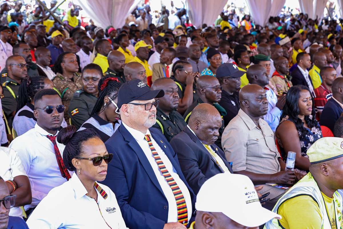 KagutaMuseveni's tweet photo. Later, at Mbale S.S. Grounds, during the celebrations to mark World Tourism Day, I encouraged our people to embrace the four sectors of wealth creation and take advantage of the opportunities in tourism.

Uganda has what Europe has and what Europe doesn’t have, including the snow-capped Rwenzori Mountains and our favourable climate. Tourism is a major global industry, worth about USD 11.6 trillion, and we must position ourselves to benefit from it.

If you love tourism, agriculture and want electricity, you must be against environmental destruction. Those who destroy wetlands are enemies of the future.

We must also extend last-mile infrastructure to areas such as Bududa and Manjiya to improve access, connect communities and support economic activity. 

I am glad that UWA and the Ministry of Tourism have woken up from kugona (sleep).
