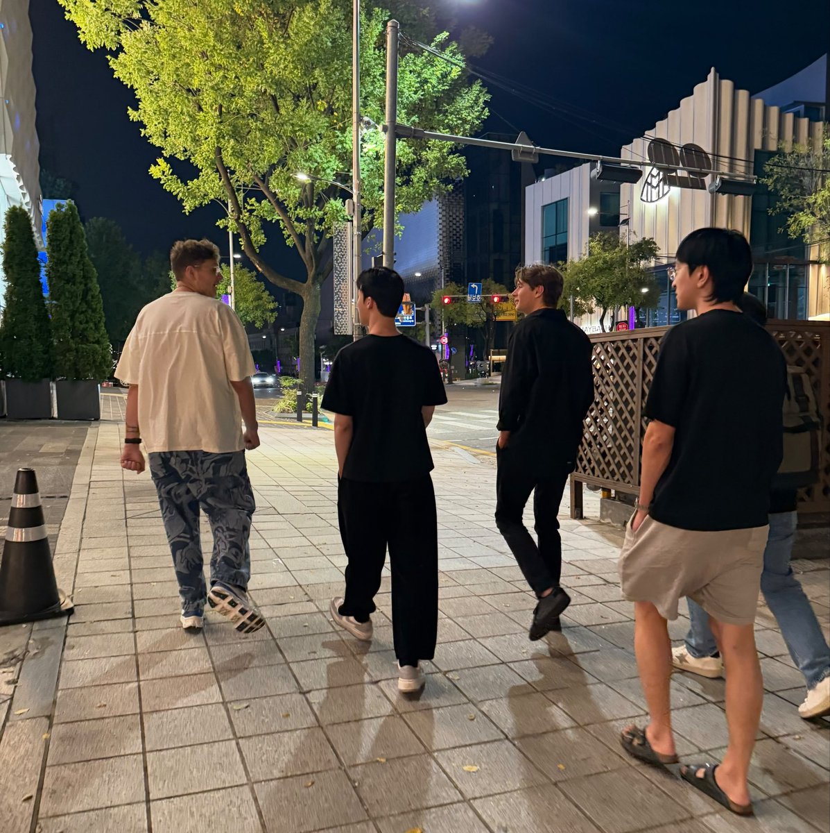 mauritsneo's tweet photo. korea takeover https://t.co/7m83sX8O0n