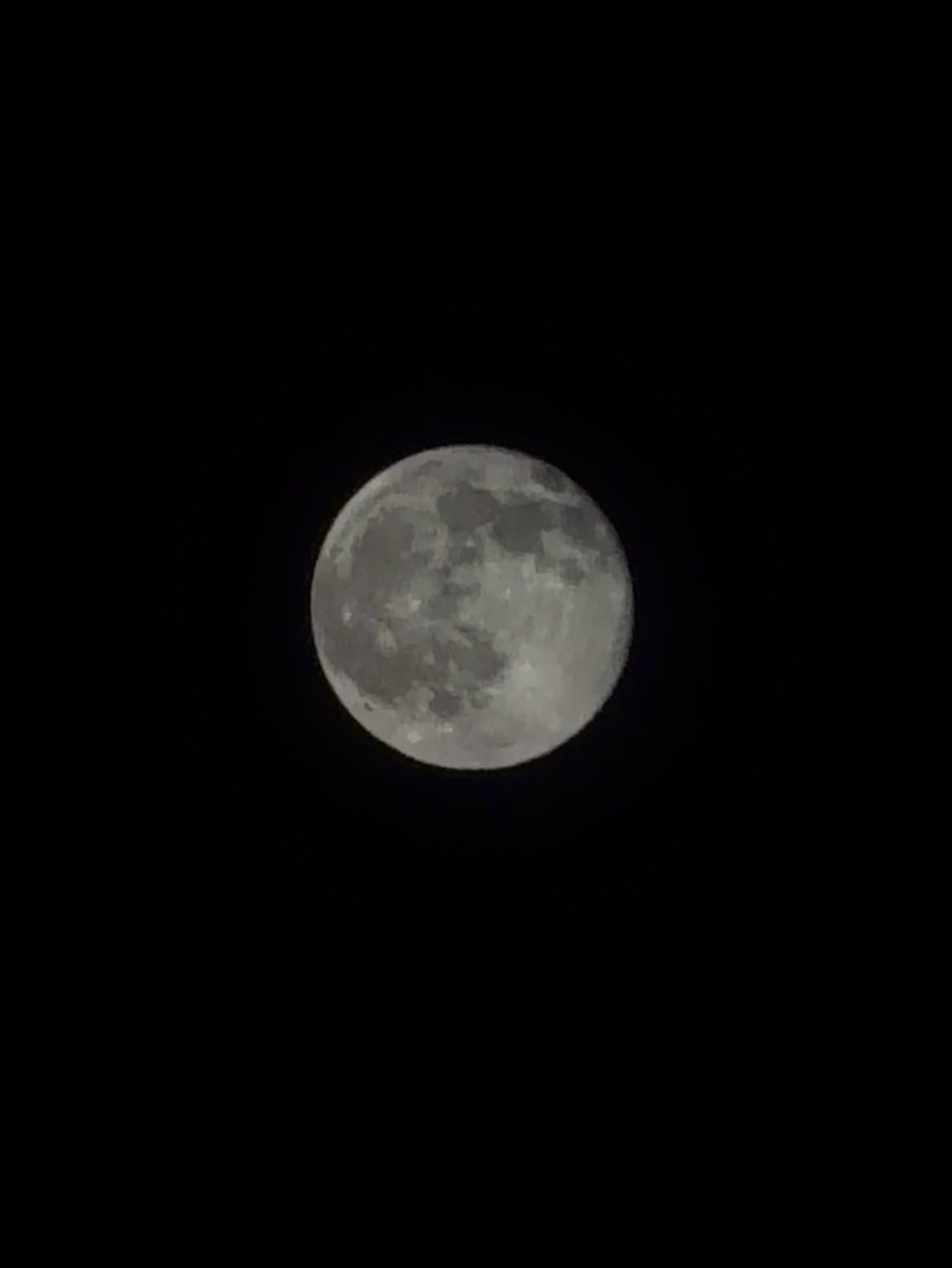 Changpingluo's tweet photo. 十五的月亮十七圆！根据教程，刚才用爱疯手机拍的月亮🌙 https://t.co/NBxaIRV9UR