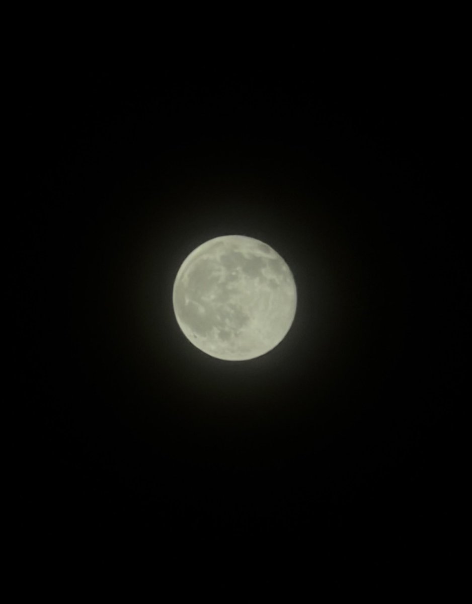 Changpingluo's tweet photo. 十五的月亮十七圆！根据教程，刚才用爱疯手机拍的月亮🌙 https://t.co/NBxaIRV9UR
