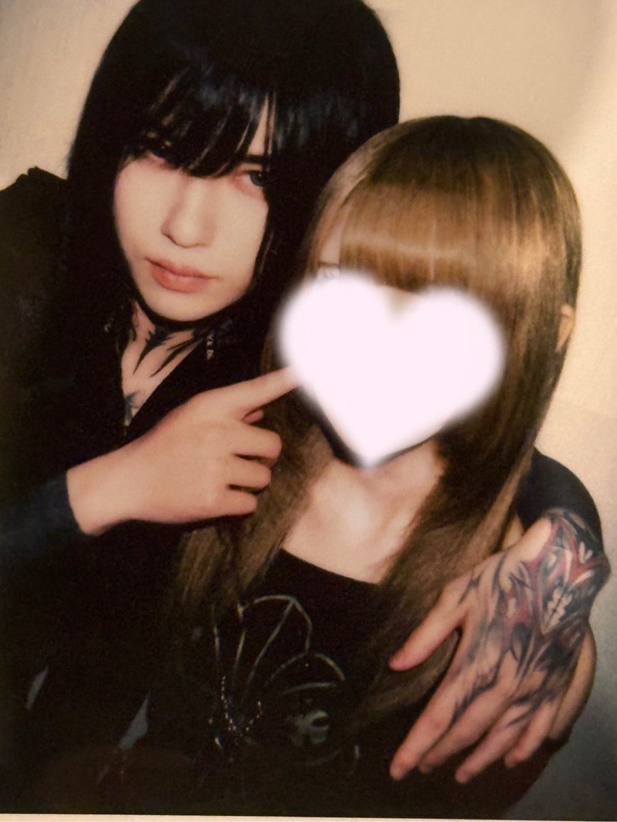 xvlnea's tweet photo. @krskrskrs444 🖤🖤 https://t.co/MVc6o3lFCJ