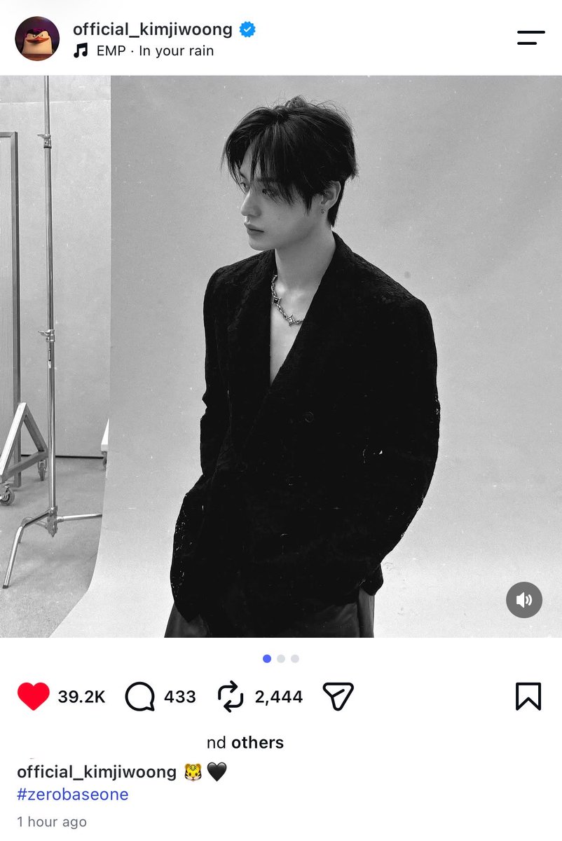 starryjiwoong's tweet photo. between taerae eating out w yujin and calling gunwook and jiwoong uploading an instapost w an EMP song w the caption #zerobaseone right after his fanmeeting I think zb2ble truthers are sleeping very well tonight https://t.co/O0Wsu5HuMA
