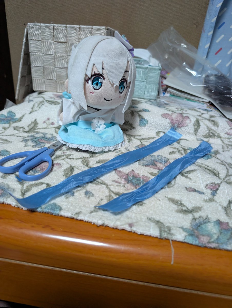 ROUTE_432's tweet photo. 前側のリボンは結び直せば済むだけの話。ただ今付けてるのは若干短いため、再び付け直すには首に負荷がかかるため、も少し長めのリボンを新しく用意する。 https://t.co/052EdTgY2A