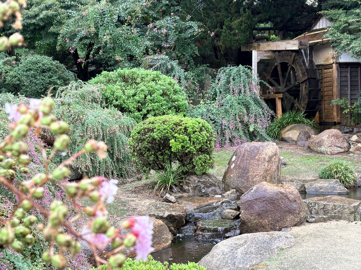 yumizco's tweet photo. お天気が悪い中、岡山県まで足を伸ばして、吉備津神社へ。
桃太郎伝説の元となったと言われる、大吉備津彦命が主祭神です。 https://t.co/sbwwLpoE1w