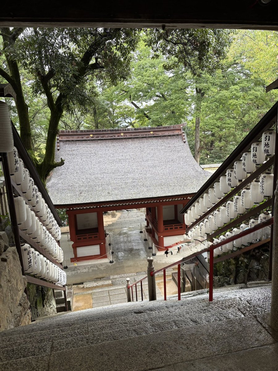 yumizco's tweet photo. お天気が悪い中、岡山県まで足を伸ばして、吉備津神社へ。
桃太郎伝説の元となったと言われる、大吉備津彦命が主祭神です。 https://t.co/sbwwLpoE1w