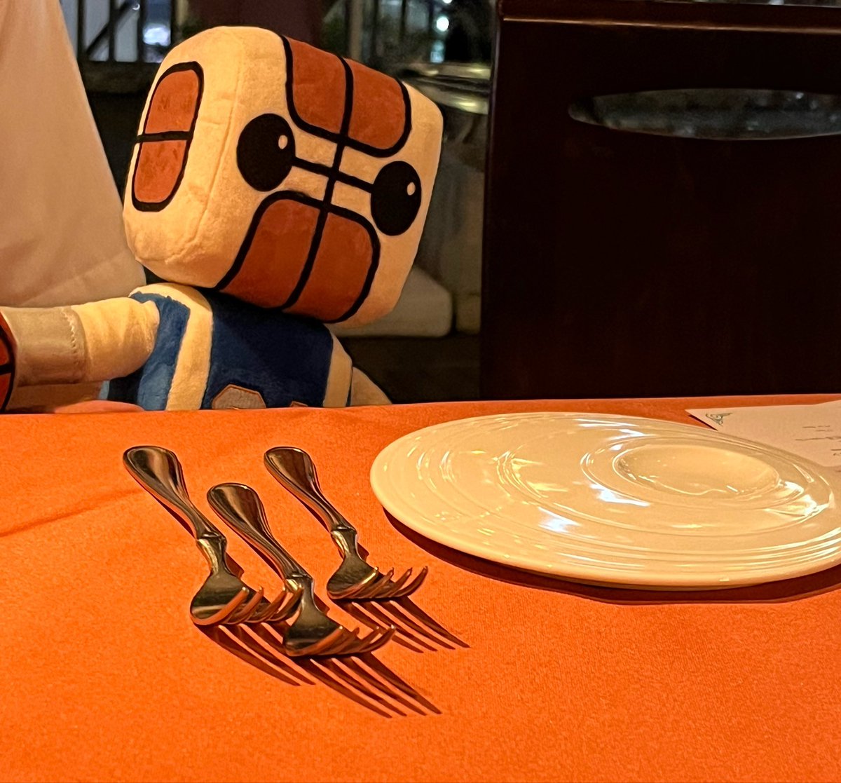 ari_Basketball's tweet photo. ロボスケをやっと我が家にお出迎えした！
ロボスケ弁当食べれたし、
いつかのセレブレーションで貰った
5,000円のお食事券を使って
素敵なディナーも食べれたし
バスケの話で花を咲かせる
幸せな1日でした！

#茨城ロボッツ
#ロボスケ
#ロボスケ弁当 https://t.co/lKf98Qbxa5