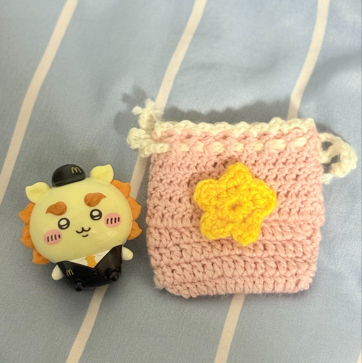 mecyamuuu's tweet photo. ポーチ編んだ。初めてにしては上出来だと思いたい… アルバイターシサチャンがピッタリ入る🍔🍟 https://t.co/pJJy7dyBvK