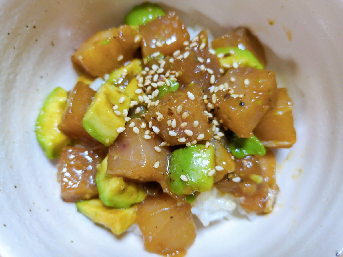 yurimarustar's tweet photo. 今日の晩ご飯😋

☆ポキ丼
☆豚肉豆腐

久しぶりにふたりごはん。
びんながまぐろとアボカドがあったので、次女がポキ丼にしてくれた。
ようやく食欲も戻ってきたかな？ https://t.co/ApQPgDy6H1