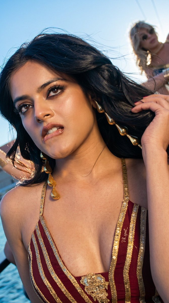 Tamilbi_vers's tweet photo. Random school boy in public bathroom: Showing uncut dih(🍆) 

Oiii ussu munda vanthu sappu di 9 badu

Me: 👇 https://t.co/d8tNBqM64a