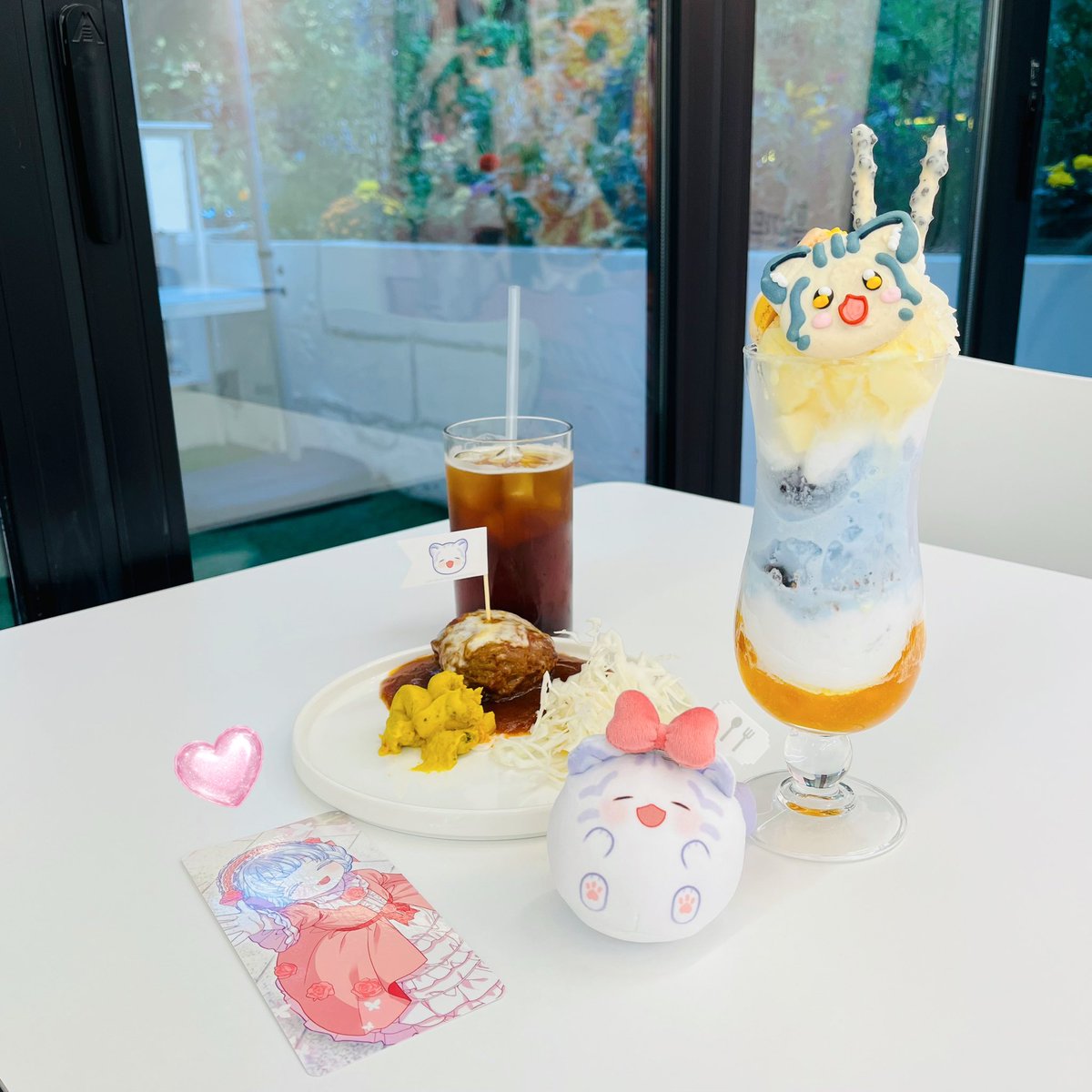 teatea7654's tweet photo. 경단인형 티엘이랑 마지막 콜카방문~
핑크리본도 달아주고~데리고 다니기 딱 좋은 사이즈🥰
오늘이 마지막이라니ㅠㅠ기간이 짧아서 아쉽다ㅠ
파르페는 진짜 넘 귀여운데 달아서 아아가 없이는 못먹는 사람..🫠
코스터랑 카드덱도  무사히 올클!🌟

#흑표가문의설표아기님
#굿즈모먼트 https://t.co/yvRxDb1RPb