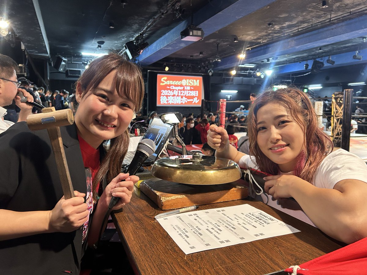 miku_kanae's tweet photo. 里奈さんと一緒にリングで闘えないこと。
リングの外から見守ることしかできないこと。

悔しくて、もどかしい気持ちもありました。

でもリングの中だけでは分からなかったことや、
外からだからこそ見えたこともたくさんあり、
私にとって大きな学びの時間にもなりました。

里奈さんはいつだって私の想いを背負って
リングで闘ってくれています。

だからこそ私も里奈さんのために
今できることを精一杯届けていきたい。

そして必ず、私たちはもっと強くなって
ミクリナとしてリングに戻ります。

それまで、どうか私たちから
目を離さないでいてください！！

#SareeeISM #ミクリナ 
#T_HEARTS #叶ミク