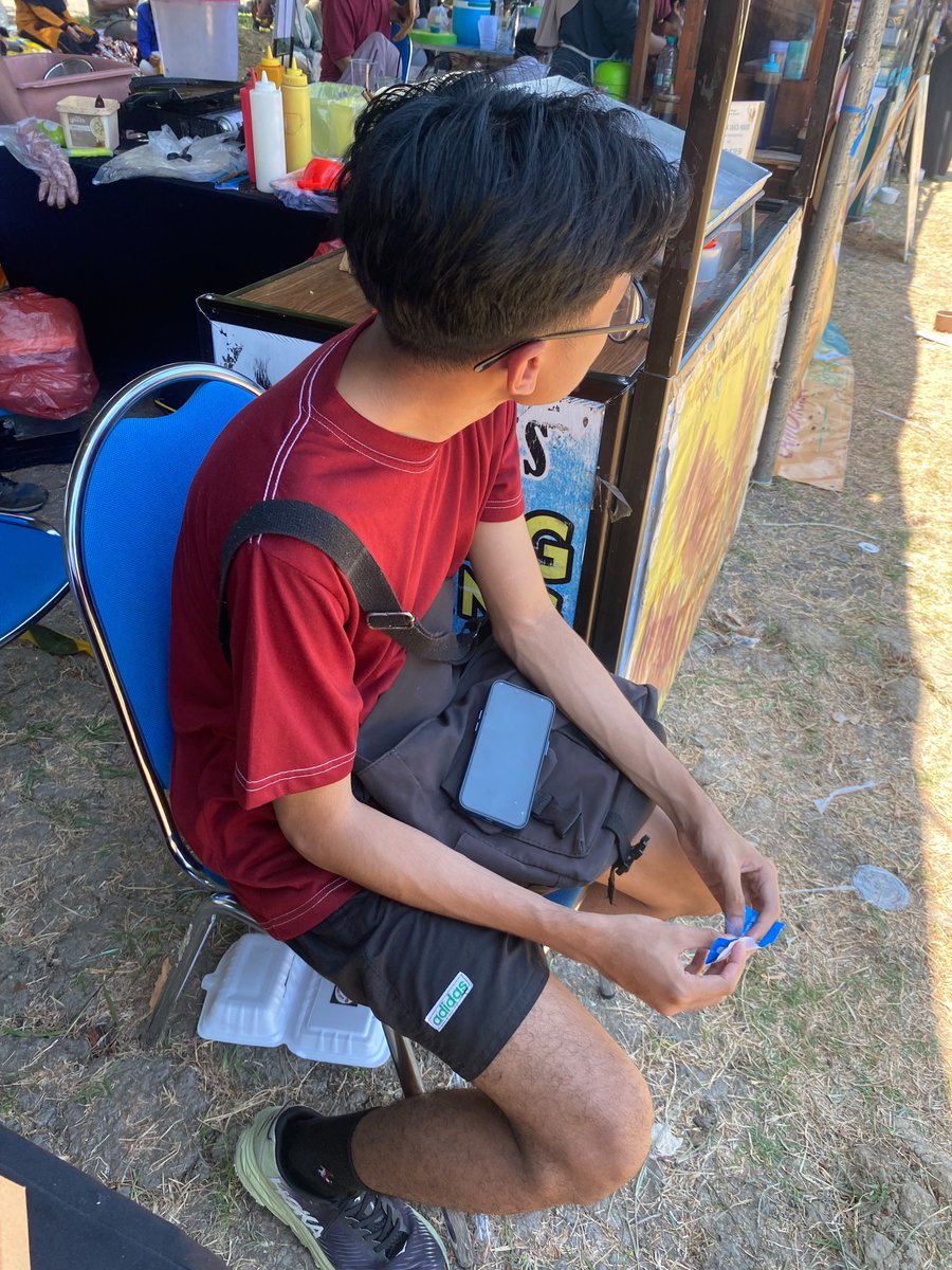 ultramanribut31's tweet photo. Oleh-oleh jalan sehat diesnat wkwk @kakgem_pahamm https://t.co/vTyL8To6ed