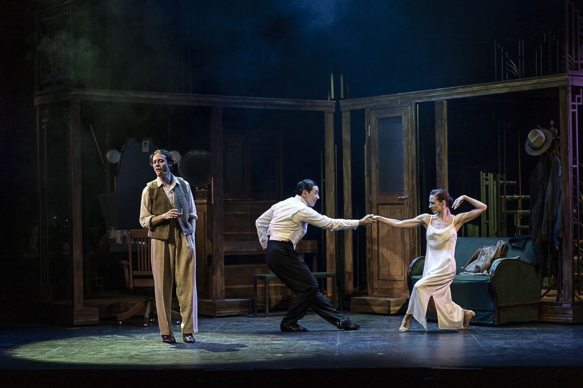 INDEPENDIENTEgc's tweet photo. "#ELPAÍS" @elpaisuy ;"#MONTEVIDEO"; "#URUGUAY")"Cuando Frank conoció a Carlitos": así es el musical que imagina un encuentro entre #Sinatra y #Gardel./ @olajad https://t.co/zjIsp0jehw @diegoschaffer @javiermaximo56 @JorgeCrosaURU @ERivas4 @ErnestoOrtizGme @CPDUoficial @elpaisuy https://t.co/bCYgAzuKQN