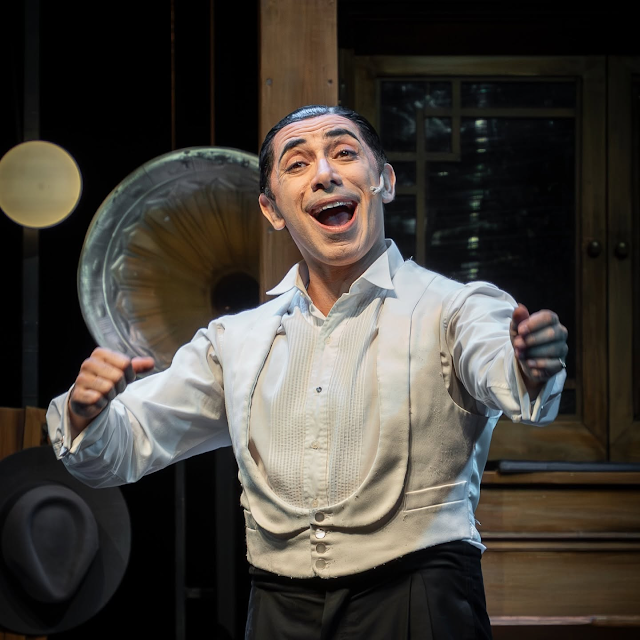 INDEPENDIENTEgc's tweet photo. "#ELPAÍS" @elpaisuy ;"#MONTEVIDEO"; "#URUGUAY")"Cuando Frank conoció a Carlitos": así es el musical que imagina un encuentro entre #Sinatra y #Gardel./ @olajad https://t.co/zjIsp0jehw @diegoschaffer @javiermaximo56 @JorgeCrosaURU @ERivas4 @ErnestoOrtizGme @CPDUoficial @elpaisuy https://t.co/bCYgAzuKQN