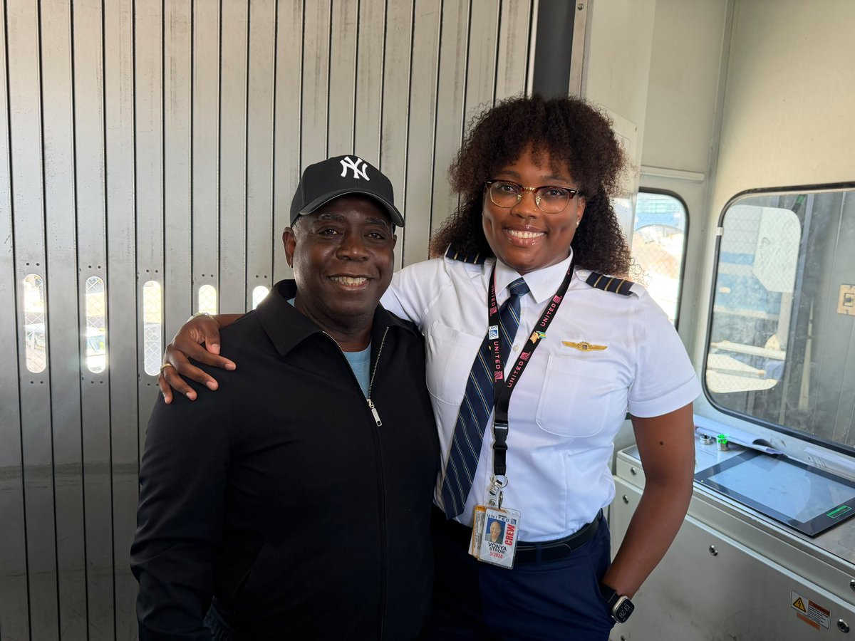 HonPhilipEDavis's tweet photo. The perfect way to end a busy week at UNGA.

Flown home by a Bahamian First Officer and a fellow Cat Islander. 

It’s a lovely reminder that Bahamians are making their mark in every space 🇧🇸 https://t.co/FFeTDMmBzg