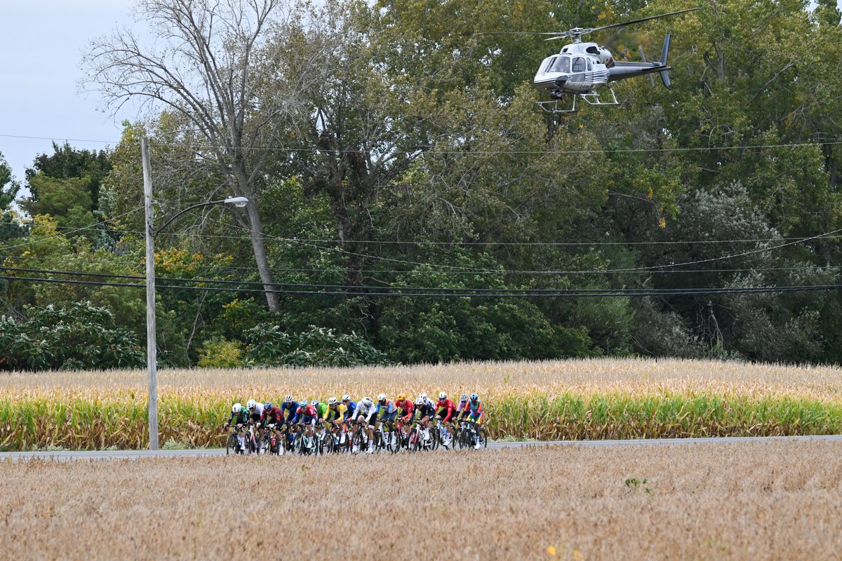 UCI_cycling's tweet photo. The breakaway has managed to increse the gap to 4m33s after 35 km of the race 💪

A few of the names integrating this group are Andreas Leknessund 🇳🇴, Felix Engelhardt 🇩🇪, Guillaume Boivin 🇨🇦 and Biniam Girmay 🇪🇷

#Montréal2026 https://t.co/PX7IQtSapg
