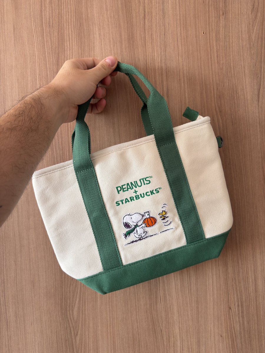 fkadouglas's tweet photo. obrigada starbucks 🧡 https://t.co/eVMPciwWM4