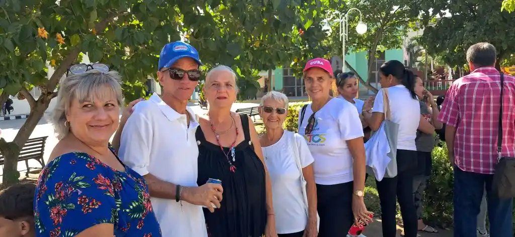 AnibalHG02's tweet photo. 👍🏻✅ Todo listo en #VillaClaraConTodos para la celebración en #Cuba por el Día Mundial del Adulto Mayor. 

📌🗓️ Se prevé la realización de una fiesta recreativa, cultural y deportiva para no pasar por alto la fecha, según informa la periodista @Daliama61 de #CMHW. https://t.co/CuVYu0j2nI
