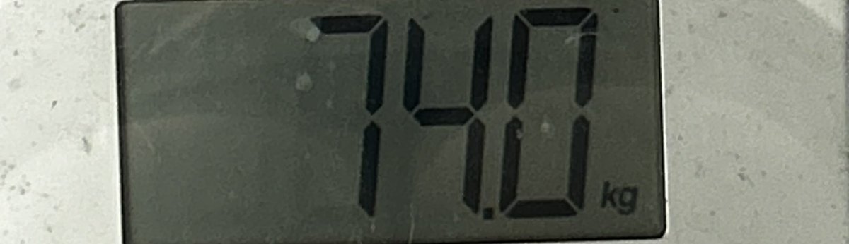 cigsandweight's tweet photo. Gooood morning everyone! Today is a good. Fucking. day.
Update on yesterday’s weight. I lost the extra weight and now I’m 74kg. 
#edrtwt #ricecaketwt #wl https://t.co/BnLPZpPJVO