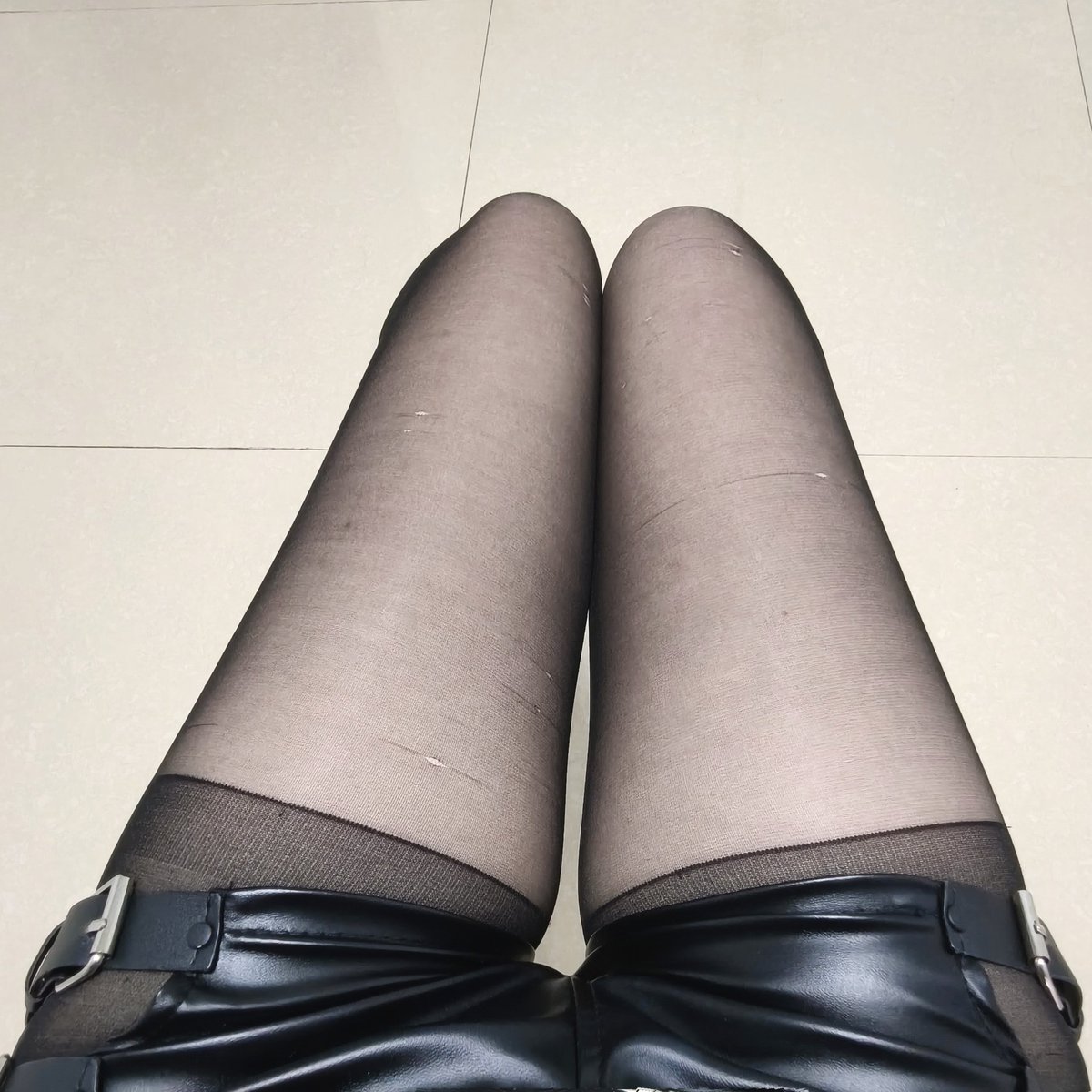 Unentbhrlich's tweet photo. 姐姐的腿是最好的项圈吗🤍 https://t.co/cfk87b62Y0
