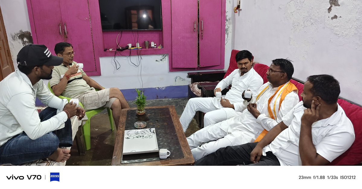 mathura_iyc's tweet photo. #मिशन_2027*   *विधानसभा- #हाथरस_सदर_78  
 #कांग्रेस नेत्री श्रीमती  #रश्मि_माहौर_कुशवाहा_जी * के समर्थन हेतु विधानसभा में जनता जनार्दन के बीच रहा।
जय कांग्रेस 🇮🇳🙏
@OmveerYadavINC @AdvRajendraPal @ViditChaudhry @KunalChoudhary_ @kashikirai @INCUttarPradesh @CHOTIWALA https://t.co/8TZrpqebv9
