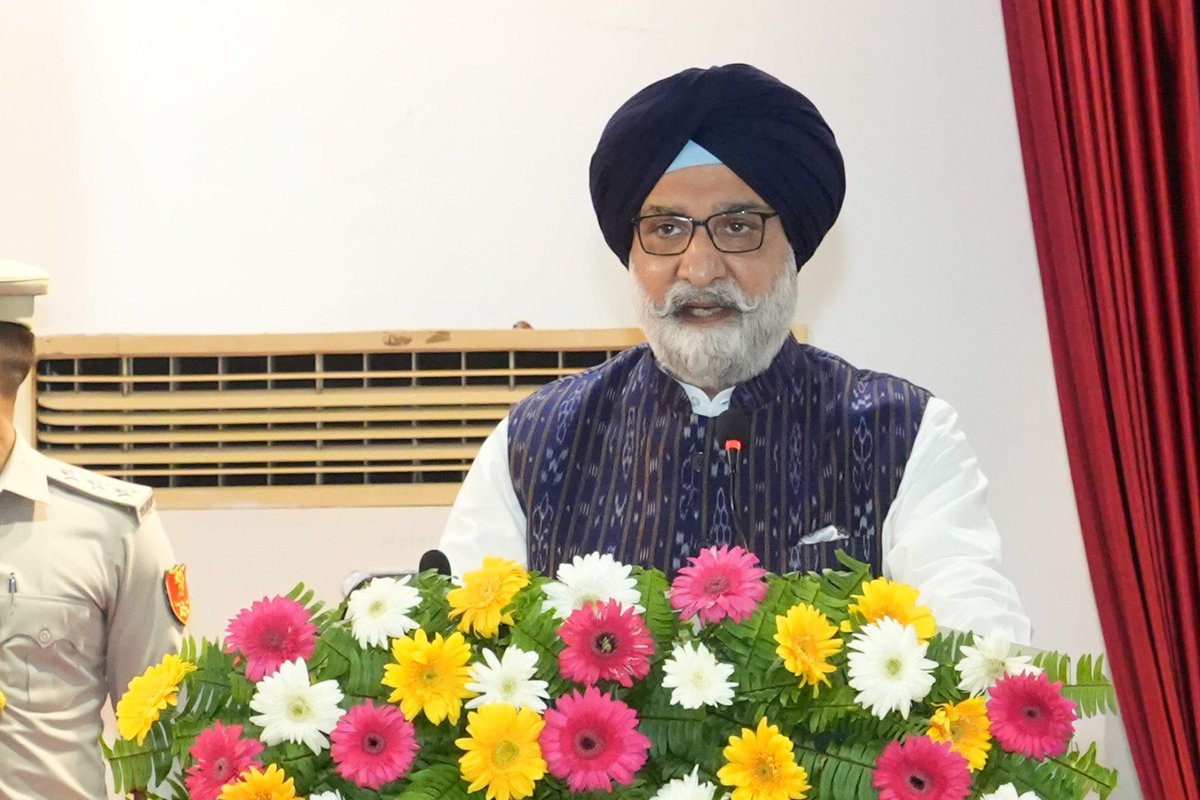 GovernorBihar's tweet photo. At Bihar Lok Bhavan, Hon’ble Lt Governor of Delhi Sardar Taranjit Singh Sandhu delivered a lecture under the Pataliputra Pragya Pravah series on “Diplomacy: A Driving Force for India’s Viksit Bharat Vision.” He said that diplomacy today is closely linked to investment, technology, markets, energy, trade and employment opportunities. India’s foreign policy is guided by national interest, and strengthening domestic capabilities through global partnerships is crucial to the Viksit Bharat vision.
Hon’ble Governor Lt Gen Syed Ata Hasnain (Retd) said that Viksit Bharat calls for economic progress, a strong global position for India and the protection of its national interests.
@atahasnain53