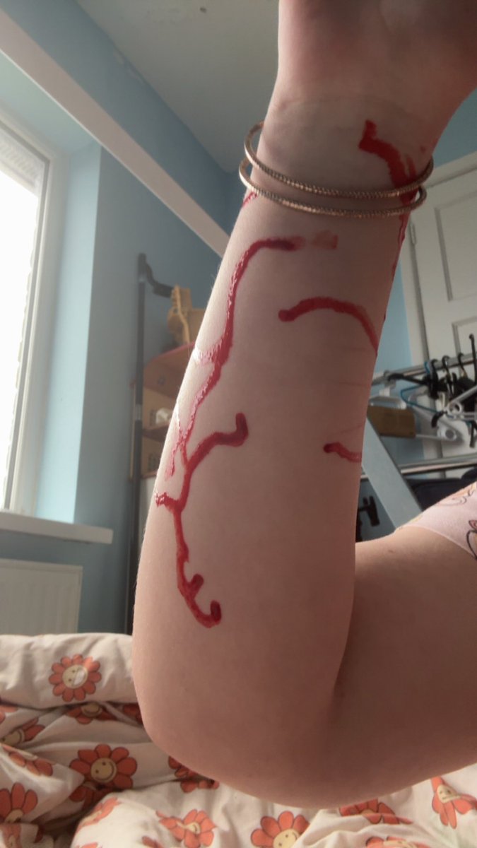 ciderandcitrus's tweet photo. yummy!! 

⚠️ FAKE BLOOD
⚠️ HALLOWEEN MAKEUP
⚠️ SFX
⚠️ FAKE 

#shtwt #babystyro #catscratches https://t.co/ANoV1i2JAQ