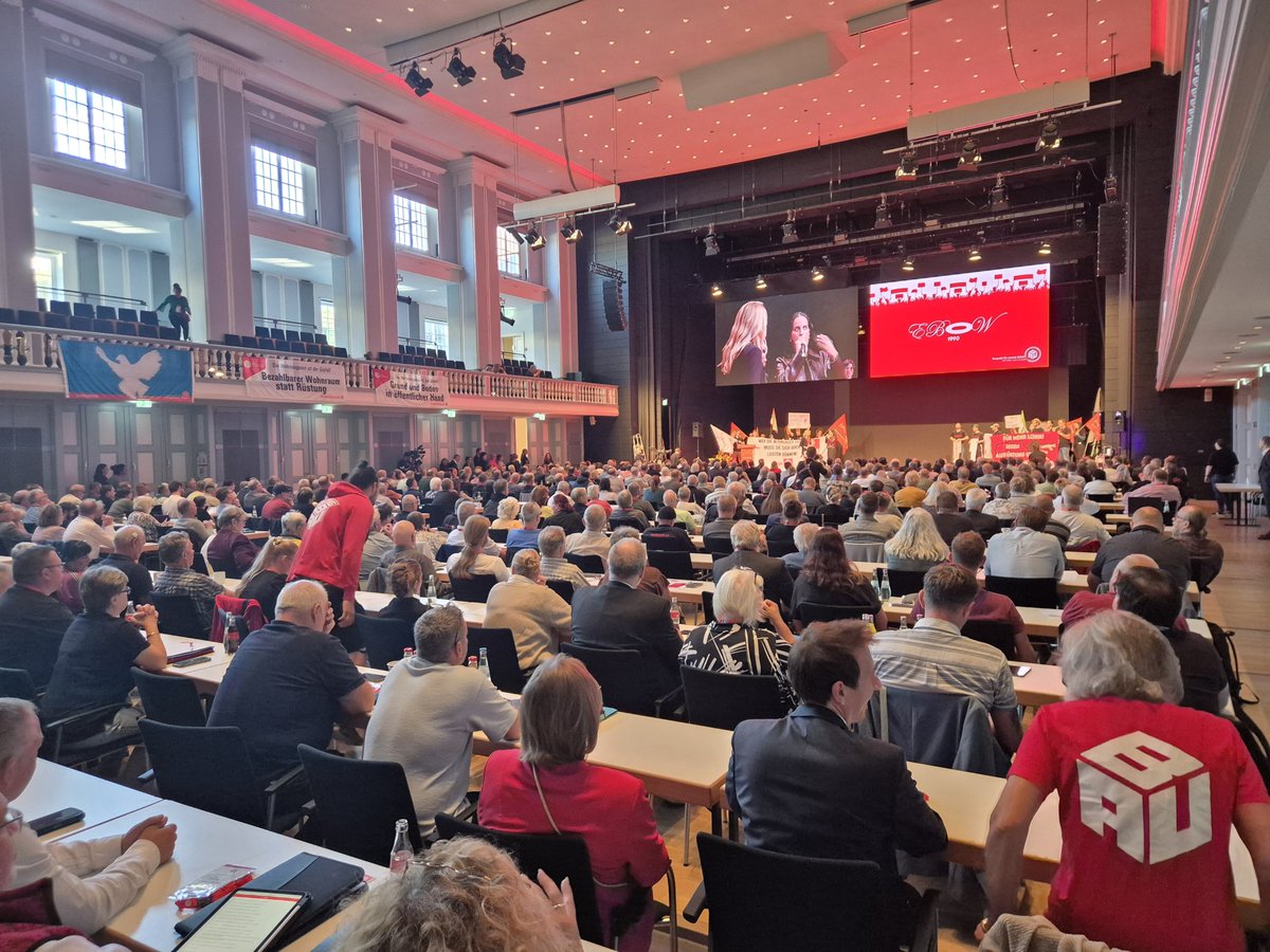 FilcaCisl's tweet photo. Una delegazione della Filca-Cisl nazionale composta dal segretario generale Ottavio De Luca e da Claudio Sottile e Attilio Vallocchia sta partecipando a Kassel al 24esimo Congresso della @IGBAU, il #sindacato tedesco delle #costruzioni. https://t.co/rtvHMWJYaX