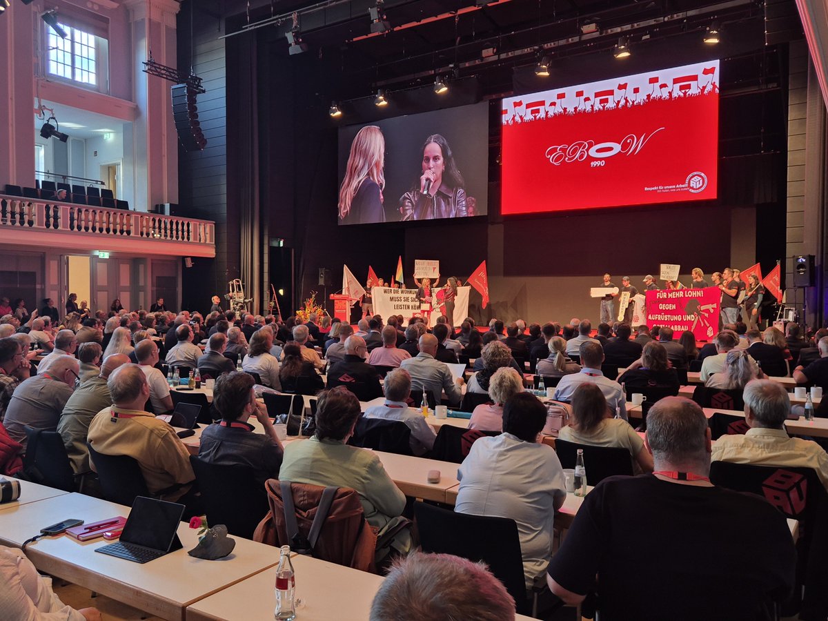 FilcaCisl's tweet photo. Una delegazione della Filca-Cisl nazionale composta dal segretario generale Ottavio De Luca e da Claudio Sottile e Attilio Vallocchia sta partecipando a Kassel al 24esimo Congresso della @IGBAU, il #sindacato tedesco delle #costruzioni. https://t.co/rtvHMWJYaX