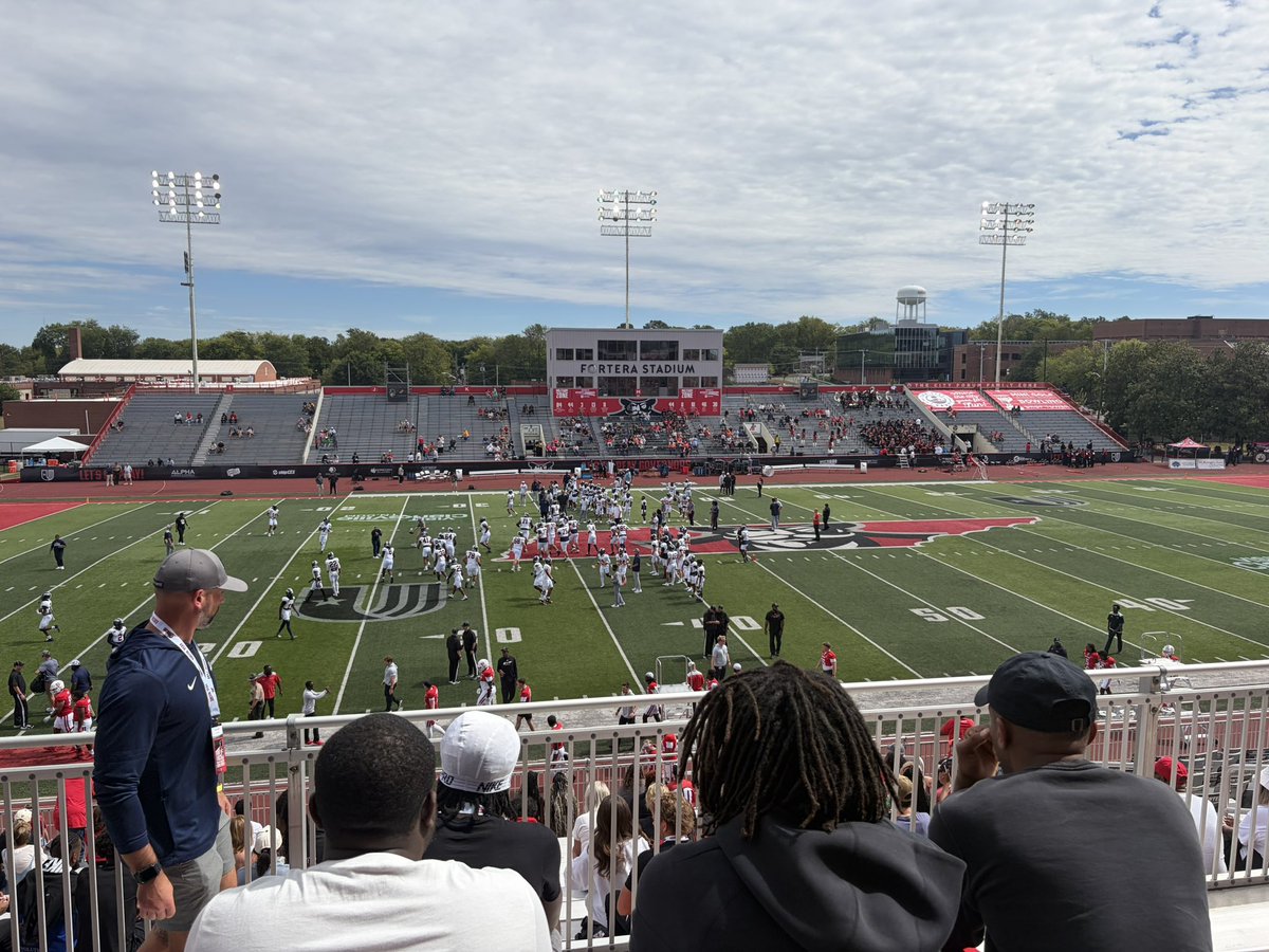 oliverjsiegle's tweet photo. I had an incredible time at Austin Peay yesterday. Thank you to @CoachFarisAPSU and @ashlynmwood for hosting me and @CoachSpur_APSU and @j_lloyd5 for the great conversation. I loved the @GovsFB atmosphere and culture! #letsgopeay

@AthleteLevel @CoachTBarr @PPathApp @BuckFitz @NCEC_Recruiting @615Preps @1CoachBailey @PRCoachBrim @PrepRedzoneTN @CSmithScout