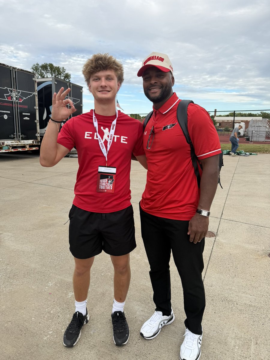 oliverjsiegle's tweet photo. I had an incredible time at Austin Peay yesterday. Thank you to @CoachFarisAPSU and @ashlynmwood for hosting me and @CoachSpur_APSU and @j_lloyd5 for the great conversation. I loved the @GovsFB atmosphere and culture! #letsgopeay

@AthleteLevel @CoachTBarr @PPathApp @BuckFitz @NCEC_Recruiting @615Preps @1CoachBailey @PRCoachBrim @PrepRedzoneTN @CSmithScout
