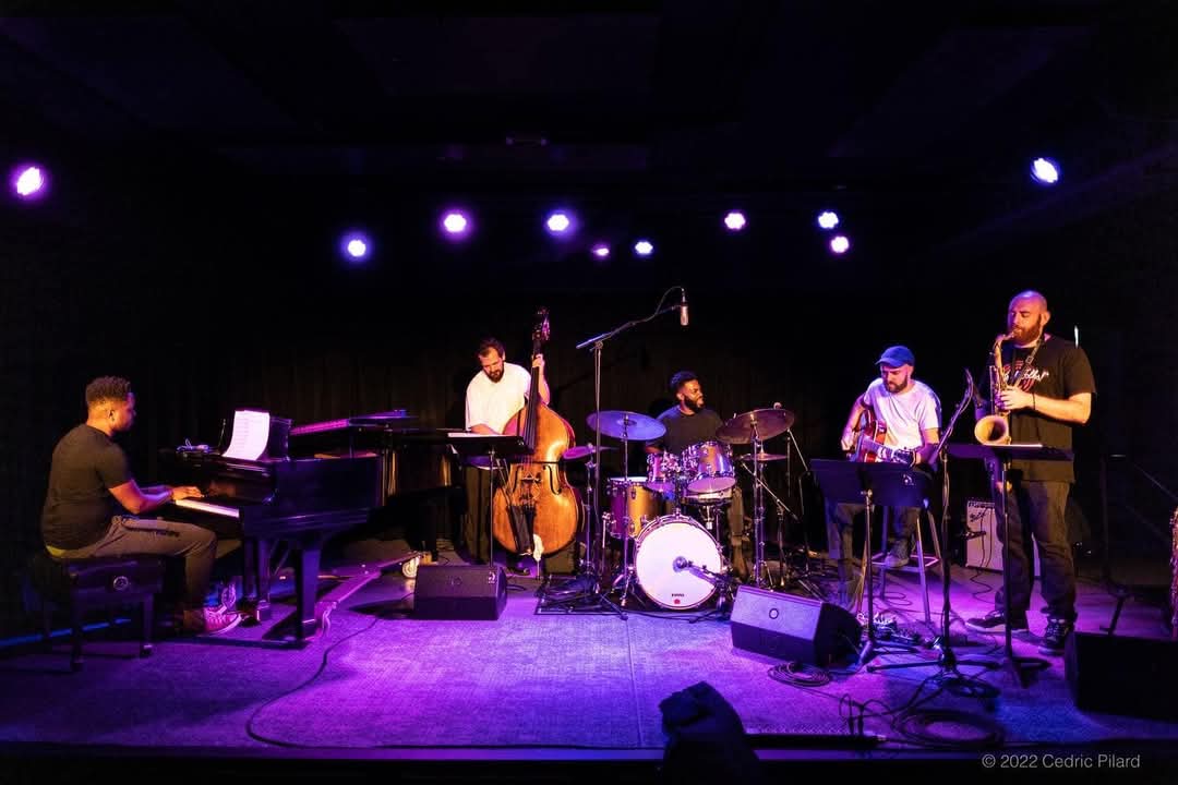 CapitalJazzClub's tweet photo. #NowPlaying, 'Find My Way', off #JonathanBarber, & #VisionAhead's *Legacy Holder*. (2020). The #CapitalJazzClub984, with @JacobAsiyo, & @KaimaMwiti.
Jonathan Barber: Drums
Godwin Louis: Alto Saxophone
Taber Gable: Fender Rhodes
Andrew Renfroe: Guitar
Matt Dwonszyk: Bass. https://t.co/lkXswsUTpa
