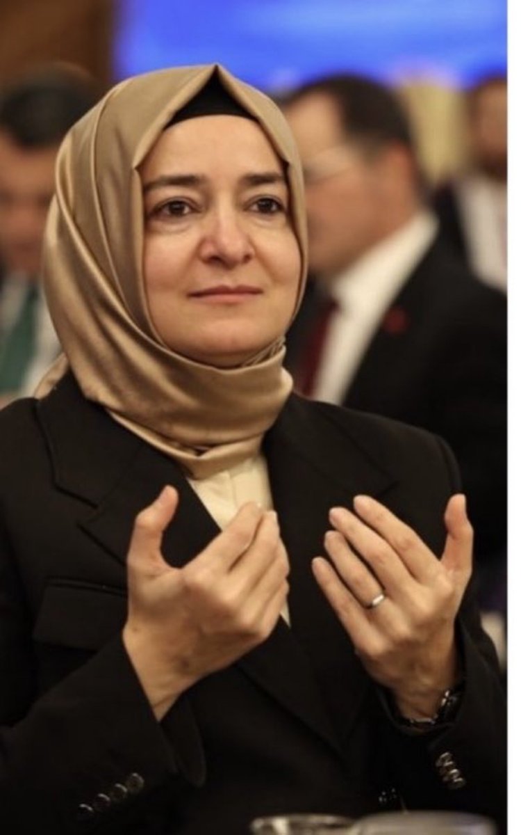 Dr_Heartsurgeon's tweet photo. Fatma hanım, affı mı istedim nazikçe  işin içinden sıyrılıp gidiyorum diyemezsin.

Sen iki katı hesap vereceksin.
Birincisi reise ve bu milletin davasına ihanet ettiğin için,
ikincisi hakkındaki iddialar için.

Nüfusunu ve makamının gücünü kullanan kim varsa
Devlet malını zimmetine kim geçirmişse
En ağır şekilde cezalandırılmalı.

Bu devlet İmamoğlu gibi hırsızlarla uğraşırken, ak partililerde aynı şeyi yapıyorsa onlara iki katı ceza vermek lazım.