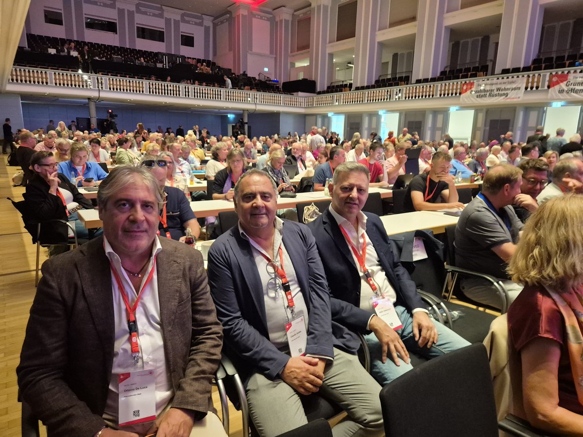 FilcaCisl's tweet photo. Una delegazione della Filca-Cisl nazionale composta dal segretario generale Ottavio De Luca e da Claudio Sottile e Attilio Vallocchia sta partecipando a Kassel al 24esimo Congresso della @IGBAU, il #sindacato tedesco delle #costruzioni. https://t.co/rtvHMWJYaX