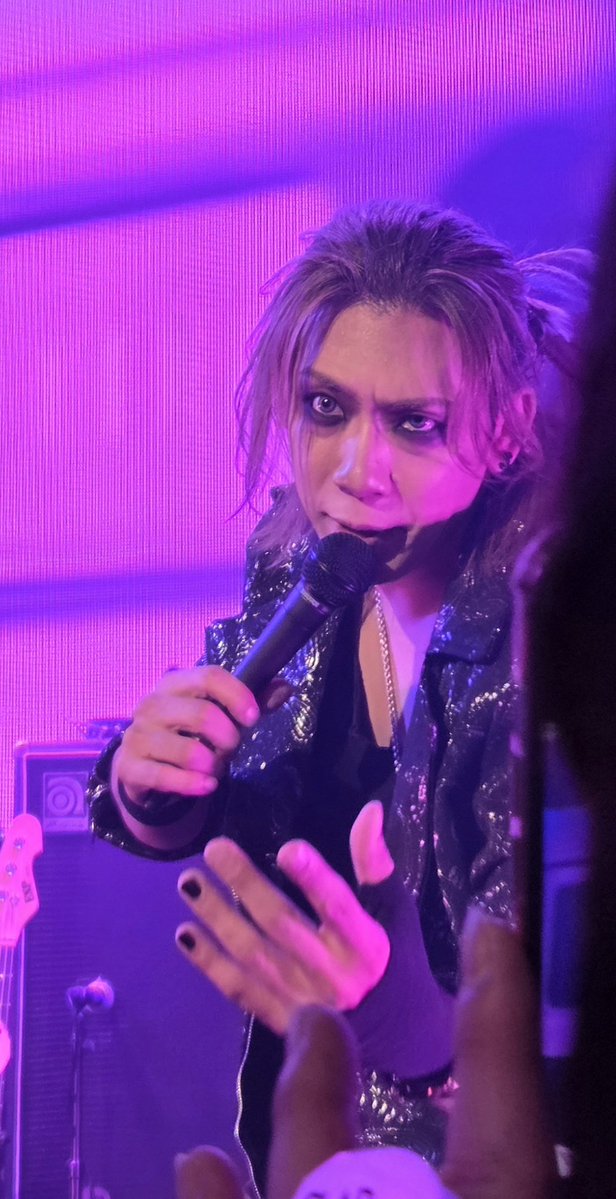 maeri1007's tweet photo. い～と～巻き巻きw
ピース、頂きました🤭
治安悪いお顔も良い🫣
4枚目、個人的にかなり好き💜手に持ってるインスタントカメラがwww

#SLAPSLY https://t.co/kxXmAQLFAe