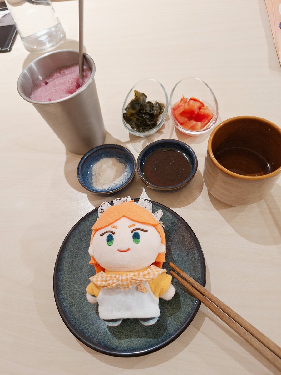 tree_shiraki's tweet photo. 今天跟南肝朋友們一起去看慕夏展~
吃好飽😋 https://t.co/KxUCtndF3C