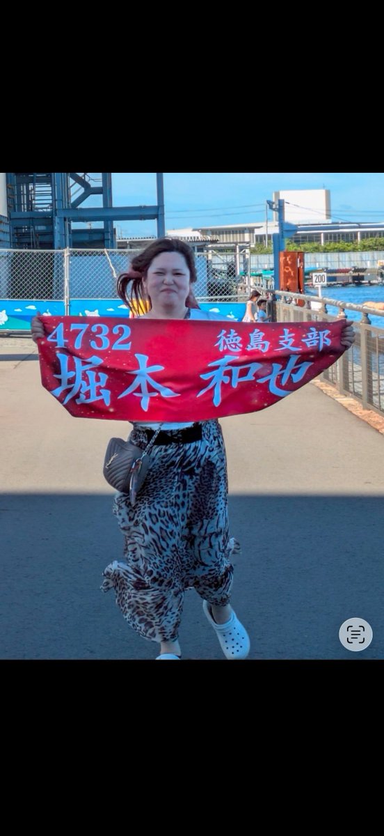 xxxmrj5's tweet photo. 徳島県阿南市の小池沙耶香の家まで行ってきました。本人はびびり腐って警察に通報➡警察に守られながら逃げてて、仕事終わりの旦那さんだけが来てくれて余罪も含め全てを話しました。家の旦那はきちんと旦那さんに謝罪して不倫の事実を告白。旦那さんは全く知らなかったようで、しばらく距離を置くとの事。結局小池沙耶香からは直接の謝罪も無し。弁護士弁護士言ってるけど、謝罪と弁護士は別だから。社会的に抹消されるべき。旦那さんを金としか見てないからこうなるんだよ。正直離婚してもらいたいと思ってる。一回全てを失え。不倫ってそれだけデカイ事だから。もう顔も名前も晒します。謝罪があればしなかったけど、出来る状況なのにしないで逃げ回ってたコイツが悪い。逃げるぐらいなら最初からやんなや。家の旦那から聞いてなかったの？わたしの性格と気性の荒さ。まじ人生のどん底に落ちて🖕
  #バズれ  #拡散希望