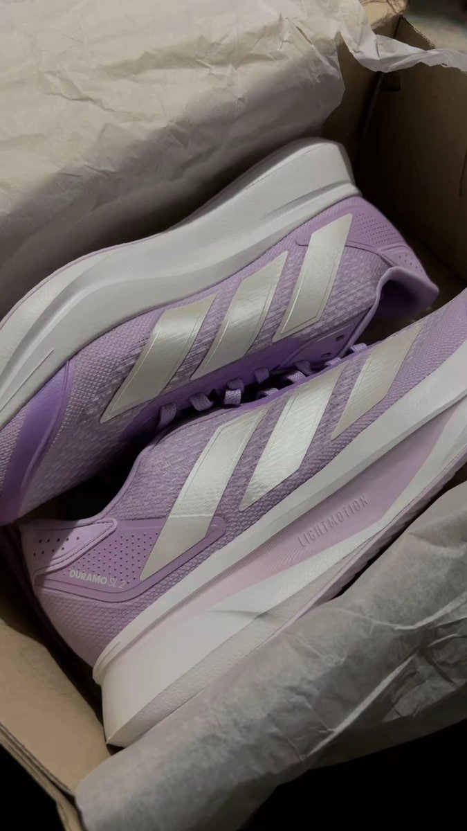 Mrstllgrn13's tweet photo. Got my new pair of running 👟🥹 takbong takbo na ko ulit hehehehe 

ps: napapayag ko rin sarili ko, self naman kasi bat ang damot natin sa sarili natin. https://t.co/38YqMMSnwa