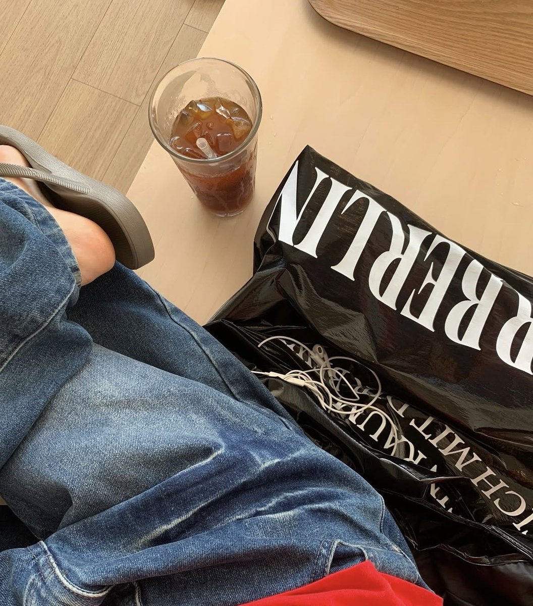 mauerberlin_'s tweet photo. I recommend this peddler bag for its excellent storage capacity !

MAUER BERLIN MIT BAG - BLACK https://t.co/gVVFV2UYKA
