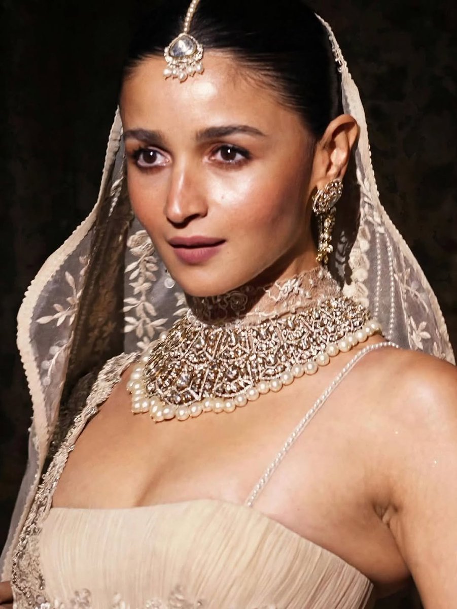 CinemaStar_'s tweet photo. Gorgeous Alia Bhatt 📸😍❤️

#AliaBhatt #Ramayana #LoveAndWar https://t.co/aUaqBK2ysB
