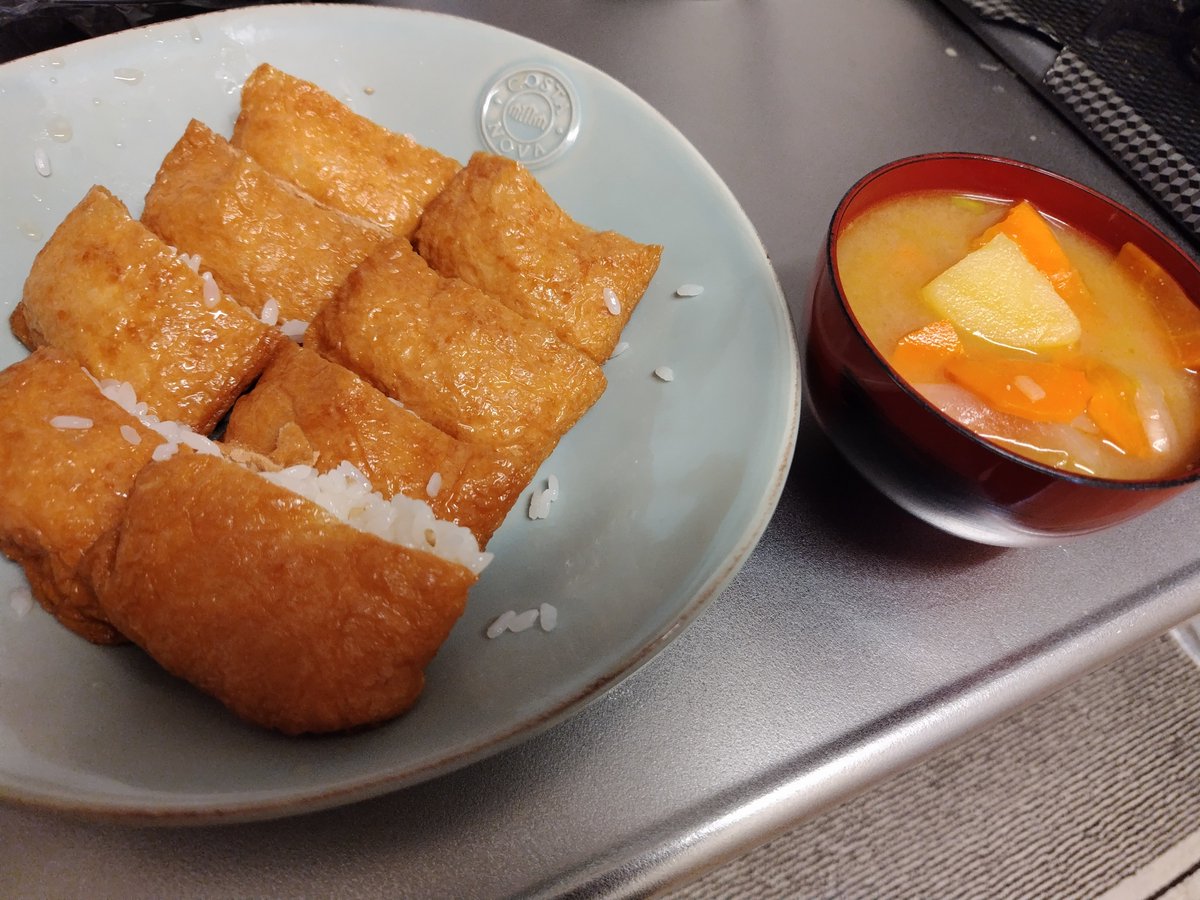 Kuki_Kakeru_'s tweet photo. 【とある雪民の生活：264日目】
朝：タラコパスタ、ミニトマト
昼：焼きそば
夜：いなり寿司、豚汁もどき
計 1957kcal 運動込み
間食：プロテイン
運動：ランジ、腕立て、クランチ各50回×2セット、プランク1分×2セット
せめて300日になるまでは続けたい😵‍💫 https://t.co/FCV8NeOD7h