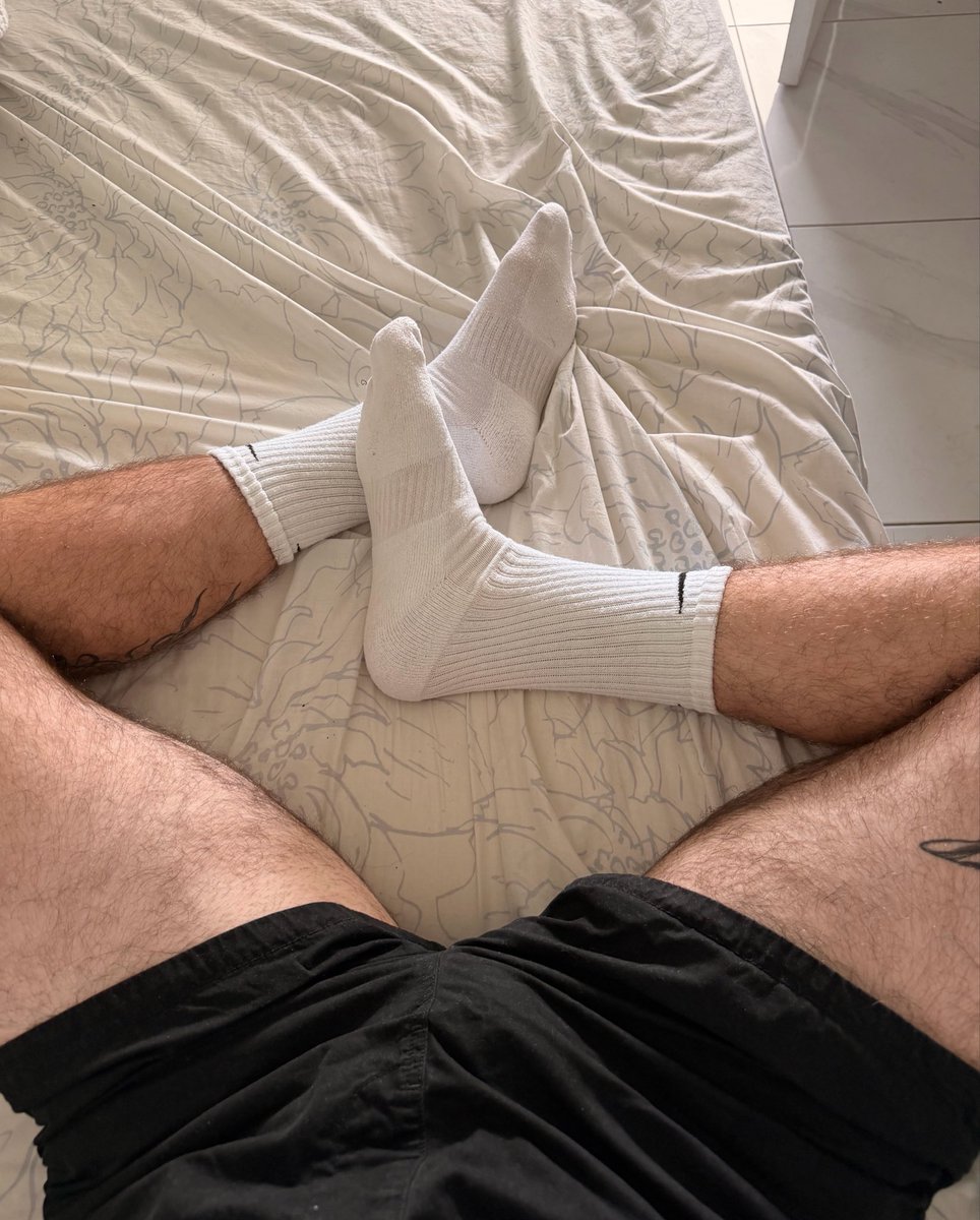 Le_V_69's tweet photo. #feet #boy https://t.co/iJguV99CVB