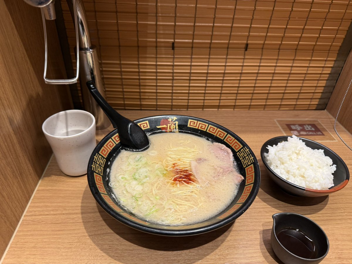 toto_raphles's tweet photo. 楽しかった！！
そしてお腹が空いた
3人それぞれのキャラが立った良いイベントだった
行けてよかった
メモ:
やきおにホイのイベントの日は何をどれだけ食べてもよい事とする

#やきおにホイ池袋
#一蘭
#ナミダバシ https://t.co/IGOVe53wcY