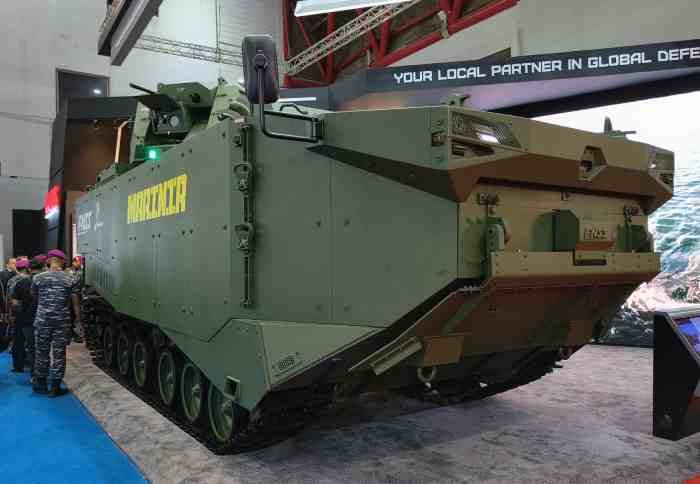 gby7i's tweet photo. @TeaTramRussia Giant amphibious tank thick double layered tungsten armor 600 mm long 40x20 wide https://t.co/Et32pquaJA