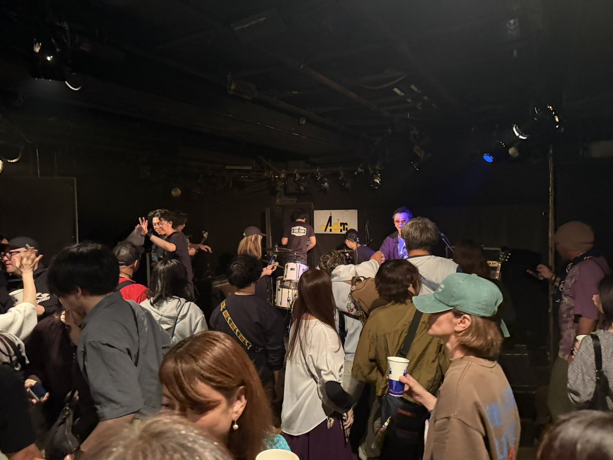 vegetables_BASS's tweet photo. コピーでライブ出ました！
好きすぎるバンドと同じとこでやれて、観客さまも素晴らしく感動😭 https://t.co/FdioxyMDqX