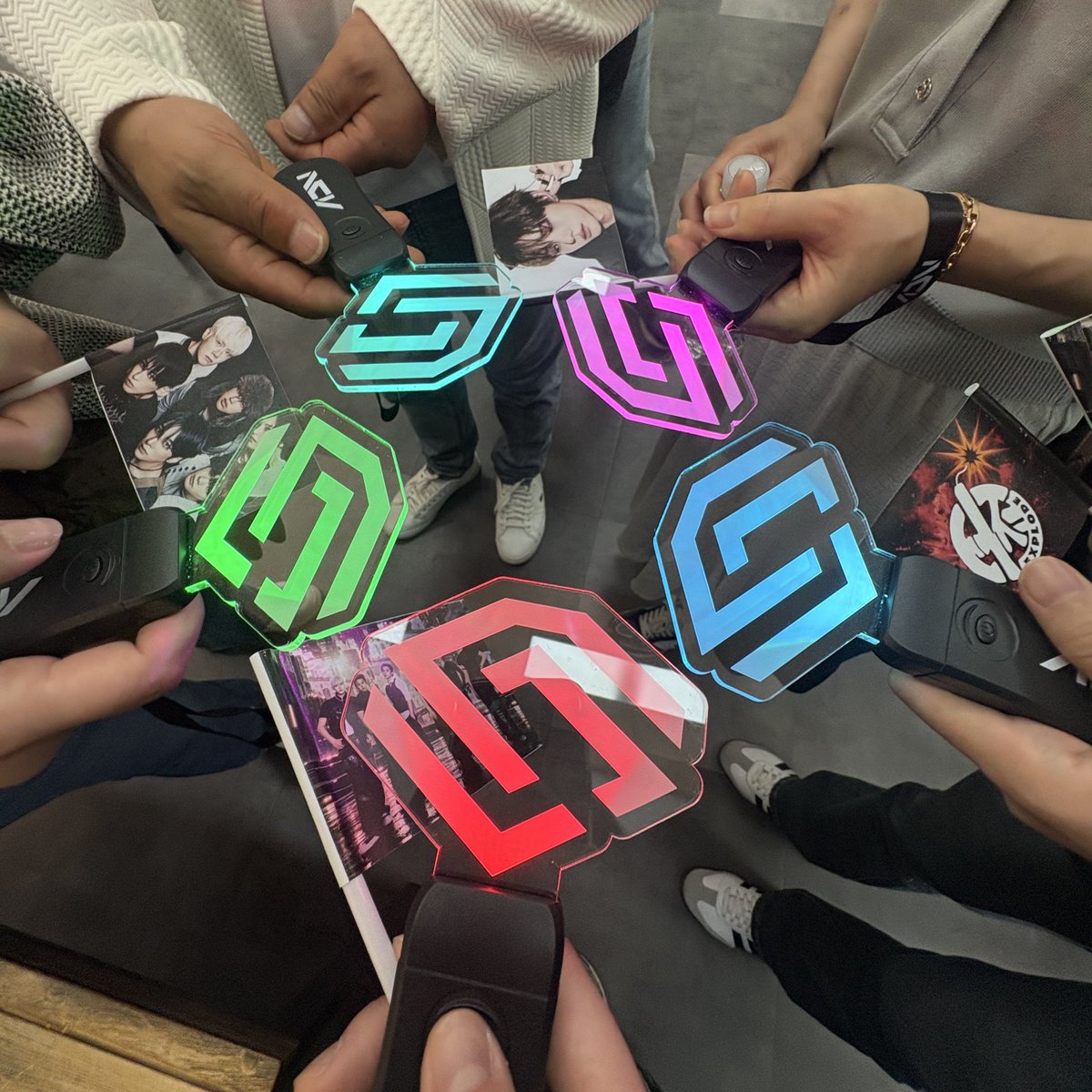 ehdus8855's tweet photo. NCHIVE DRIVE NEVER GIVE UP BELIEVE ACHIEVE 🖤💙
#NCHIVE #NCV #엔카이브 #SAVE https://t.co/SOJilJ6x0d