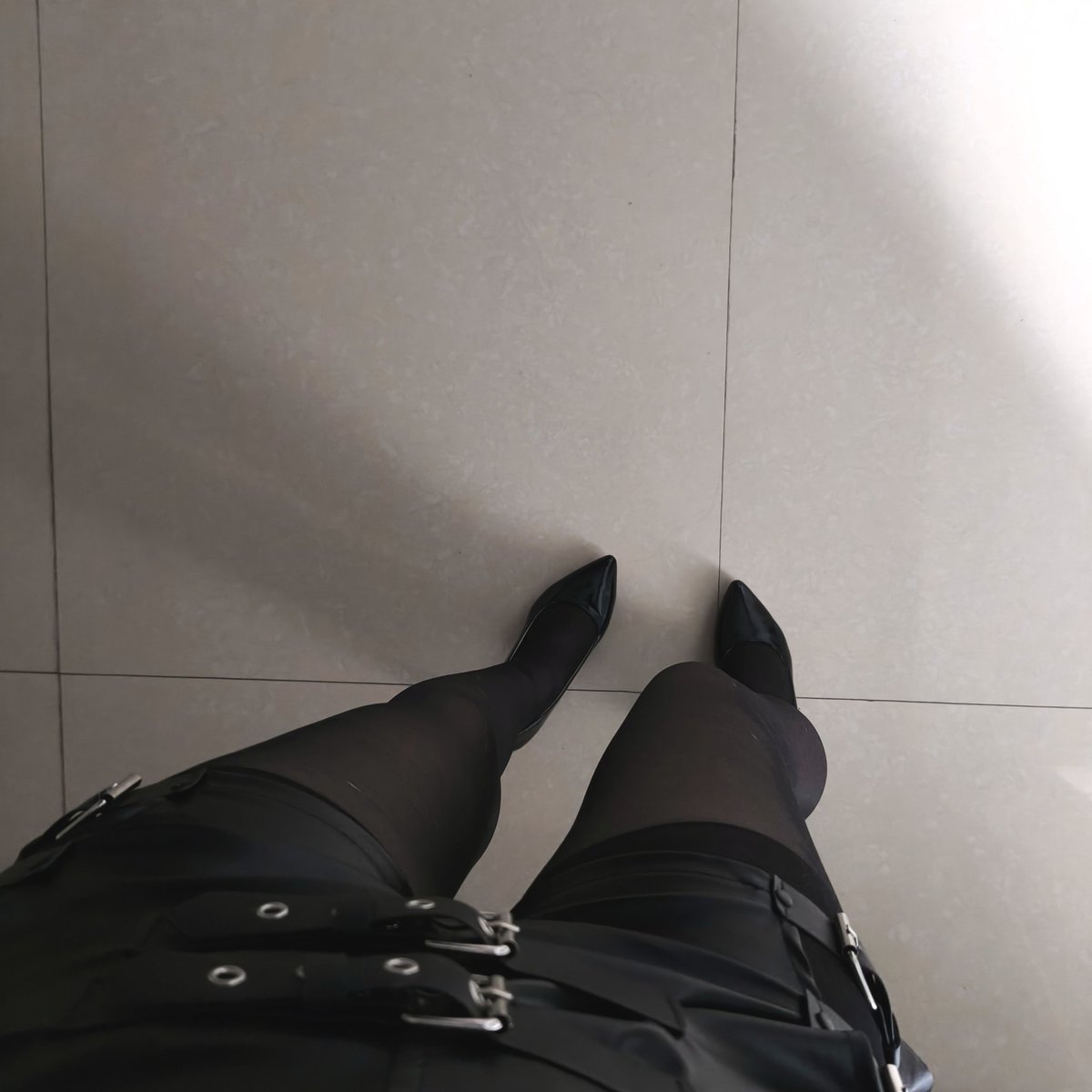 Unentbhrlich's tweet photo. 姐姐的腿是最好的项圈吗🤍 https://t.co/cfk87b62Y0